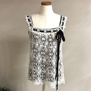 Karen Kane Textured cream crochet overlay on black tank Top w/ bow square neck L
